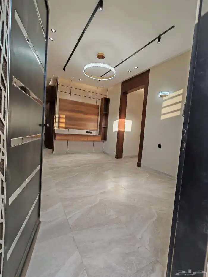 للبيع بحي البديع شقه دور ارضي6 غرف مدخل مستقل من 500 الف vip 11