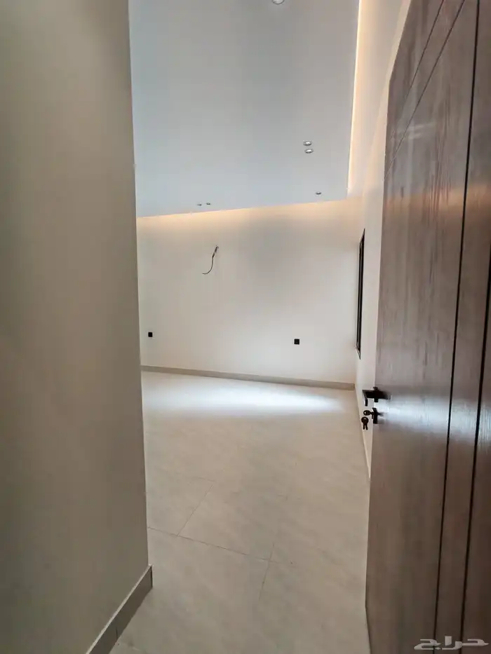 للبيع بأحد رفيده شقه دور ارضي مع حوش واسع من 550 الف 24