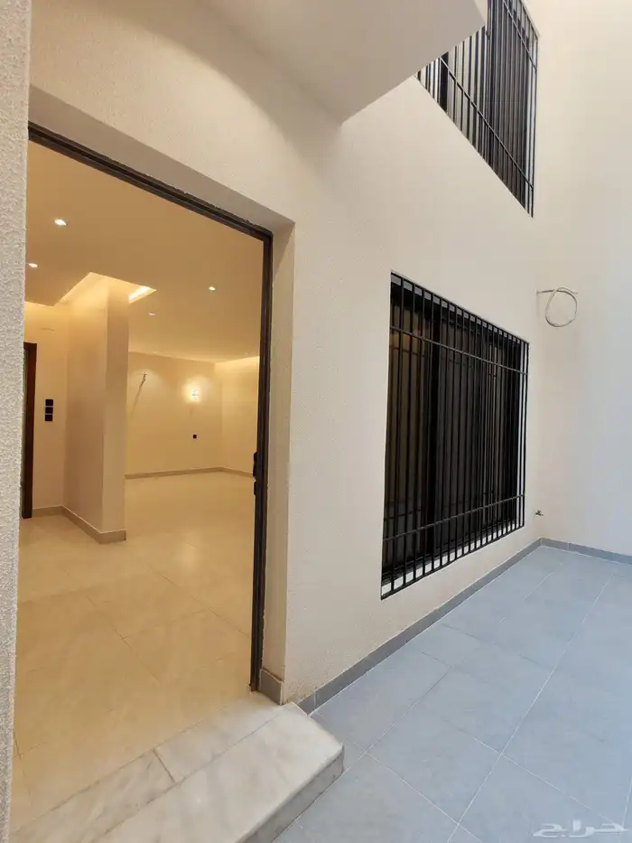 للبيع بأحد رفيده شقه دور ارضي مع حوش واسع من 550 الف 16