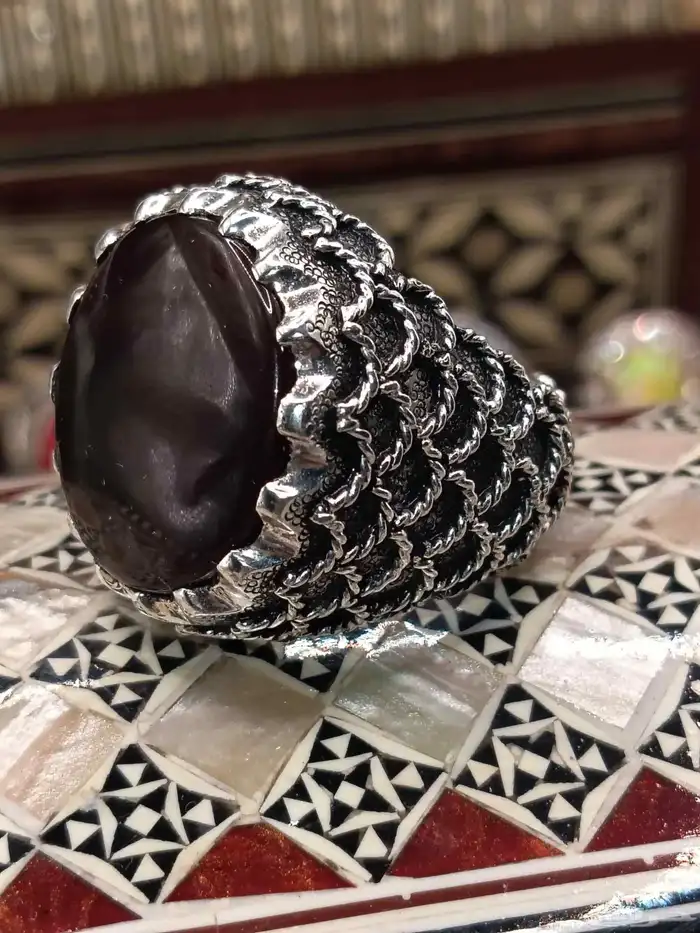 خاتم بحجر كرز الكرز على صياغة سلك مميزة 0