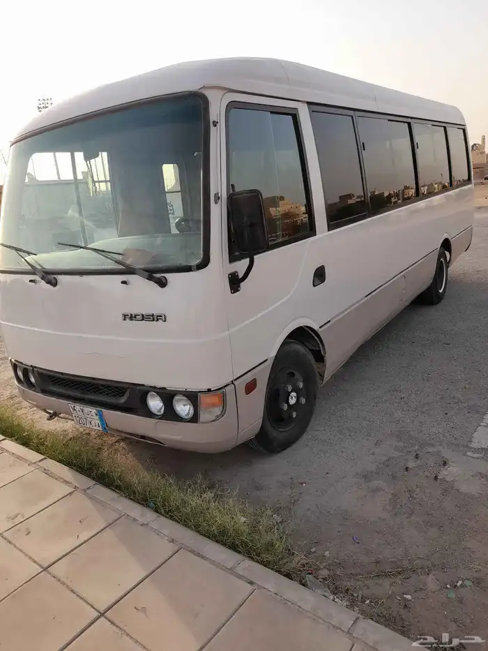 باص ميتسوبيشي روزا موديل 2005 1