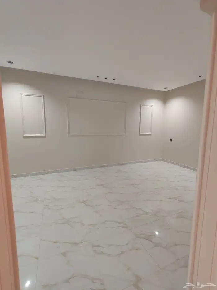 للبيع روف علوي بملحق وبايكه سياره مخطط 6 شمال الخميس 9