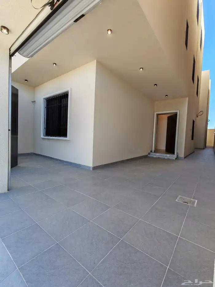 للبيع بأحد رفيده شقه دور ارضي مع حوش واسع من 550 الف 2