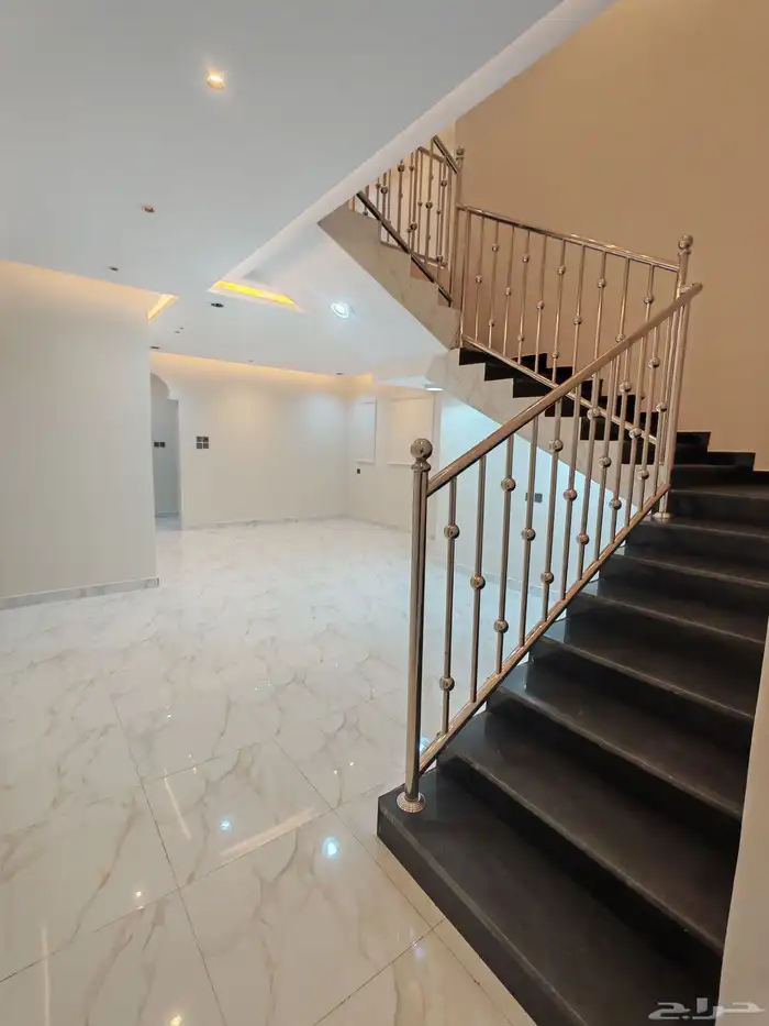 للبيع روف علوي بملحق وبايكه سياره مخطط 6 شمال الخميس 15