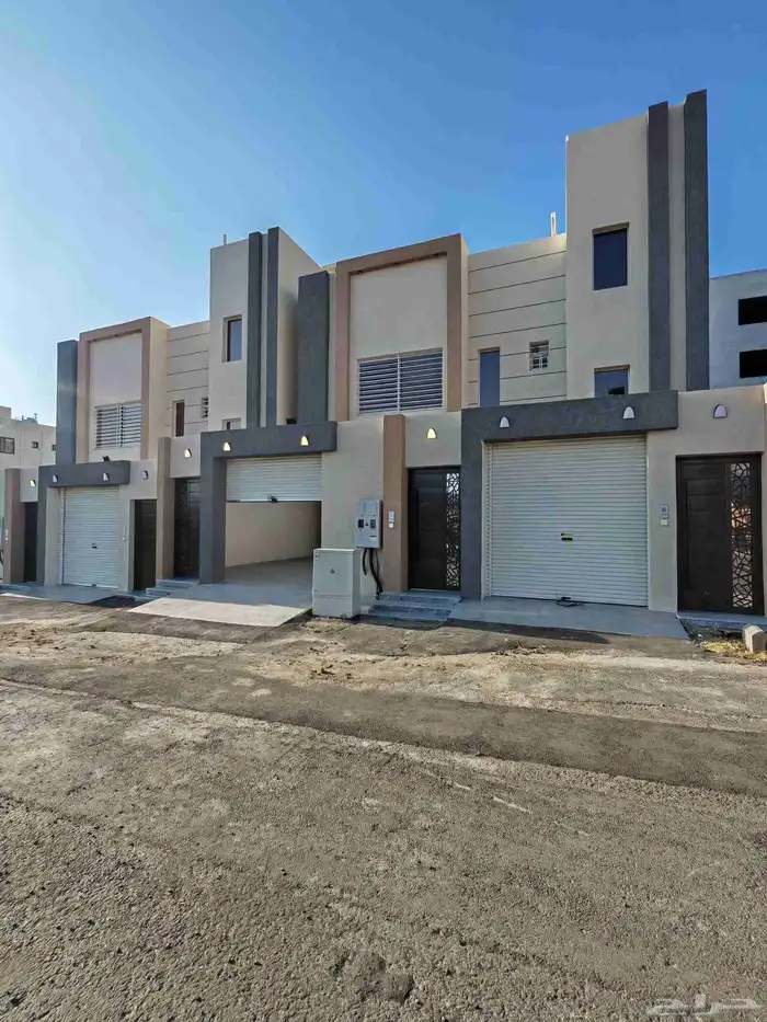 للبيع بأبها المحاله دور ارضي بحوش واسع ب 590 الف 0