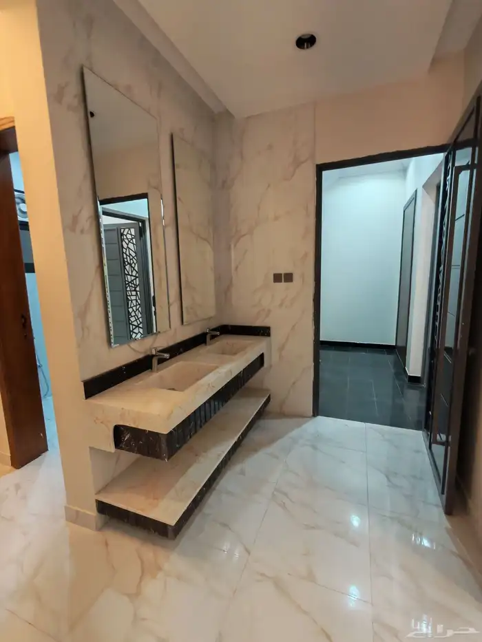 للبيع روف علوي بملحق وبايكه سياره مخطط 6 شمال الخميس 6