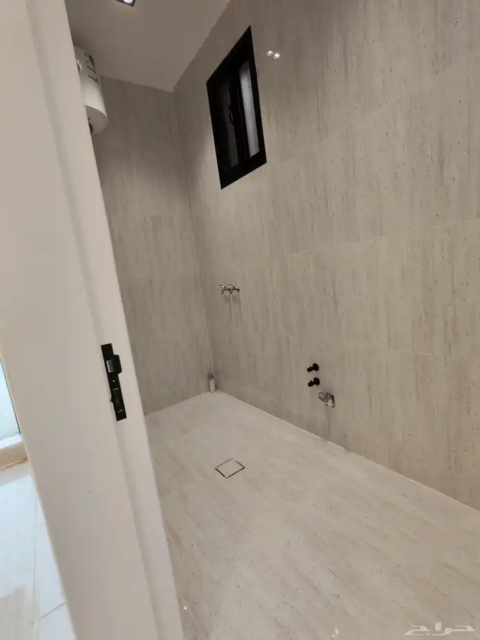 للبيع روف علوي مع ملحق مقابل نادي ضمك تشطيب vip 29