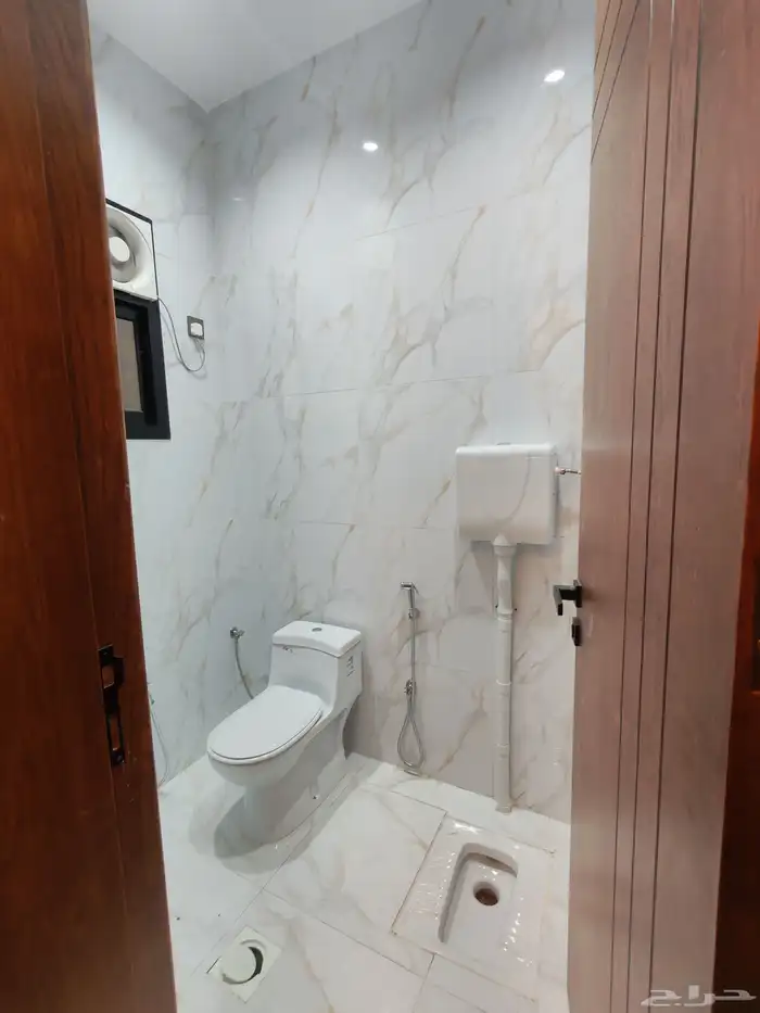 للبيع روف علوي بملحق وبايكه سياره مخطط 6 شمال الخميس 8