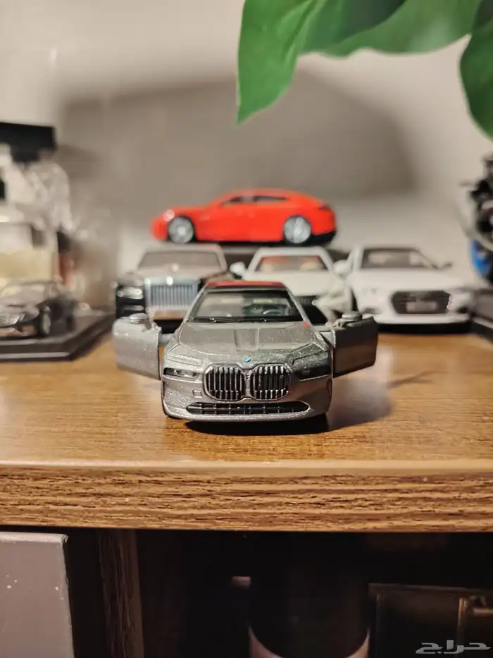 مجسم BMW الفئة السابعة 2025 4