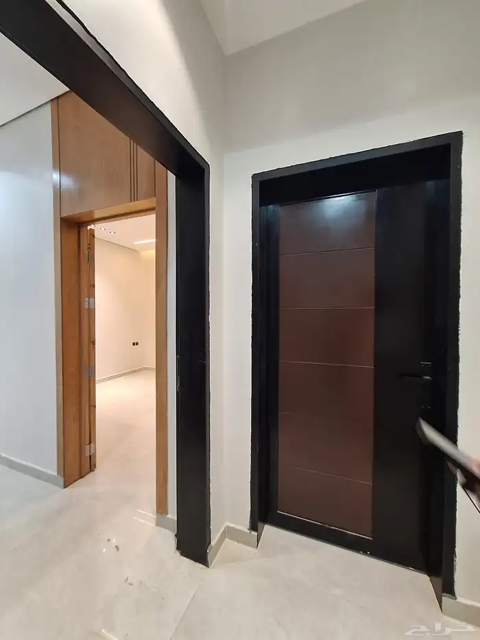 دور علوي للبيع حي المونسيه 1