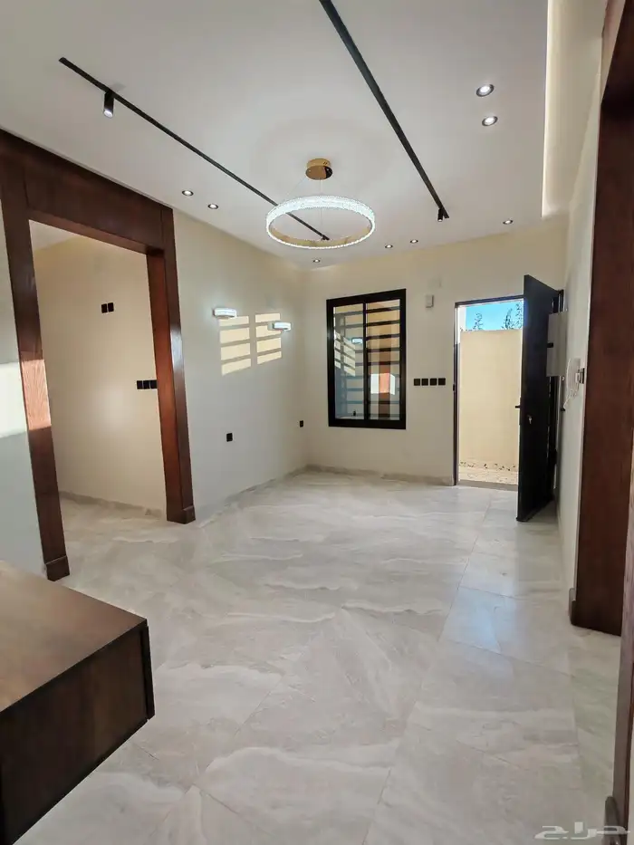 للبيع بحي البديع شقه دور ارضي6 غرف مدخل مستقل من 500 الف vip 8