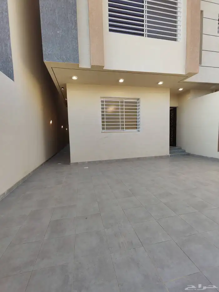 للبيع بأبها المحاله دور ارضي بحوش واسع ب 590 الف 4