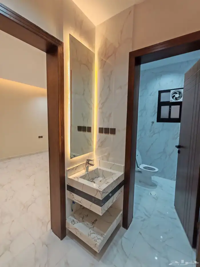 للبيع روف علوي بملحق وبايكه سياره مخطط 6 شمال الخميس 26