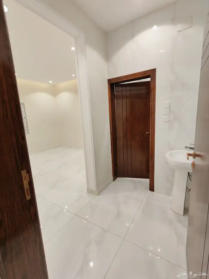 للبيع بأبها المحاله دور ارضي بحوش واسع ب 590 الف 19