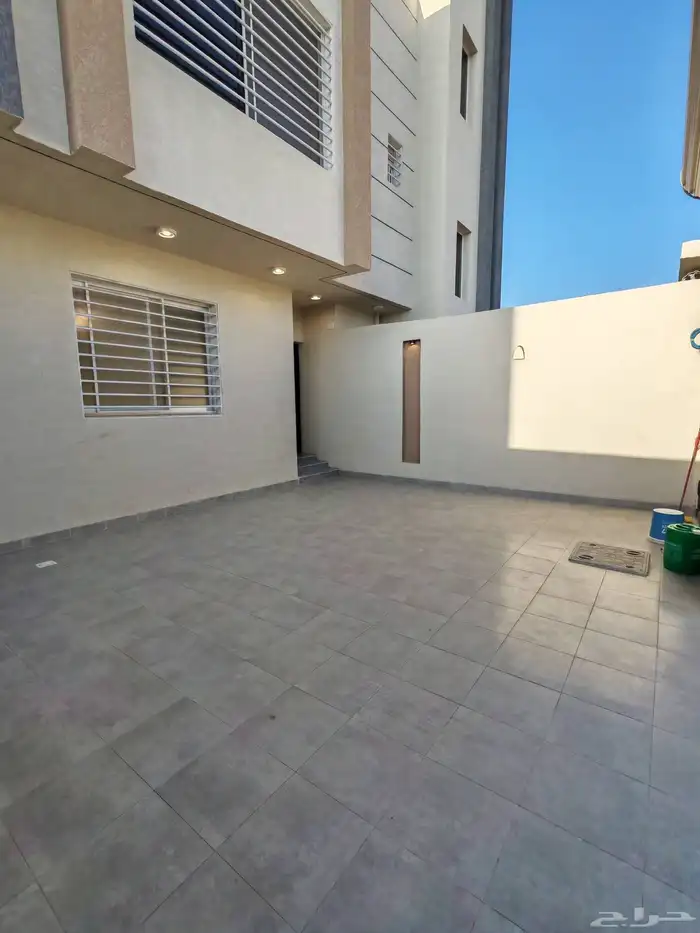 للبيع بأبها المحاله دور ارضي بحوش واسع ب 590 الف 2