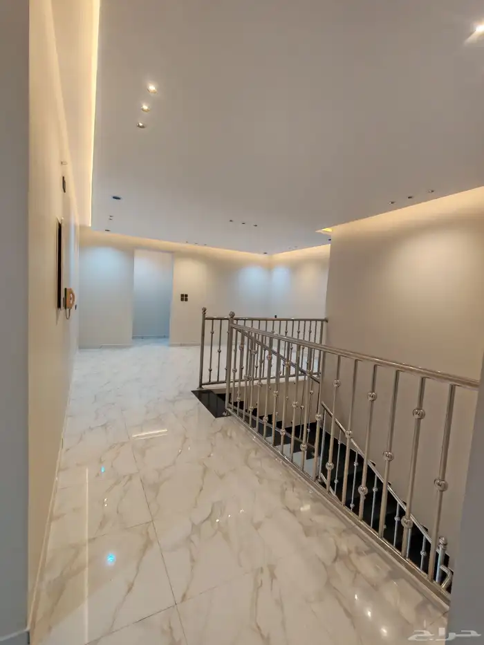 للبيع روف علوي بملحق وبايكه سياره مخطط 6 شمال الخميس 23