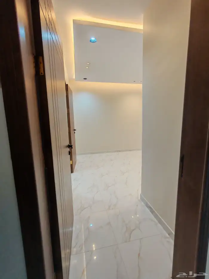 للبيع روف علوي بملحق وبايكه سياره مخطط 6 شمال الخميس 11