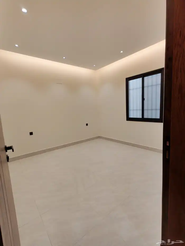 للبيع بأحد رفيده شقه دور ارضي مع حوش واسع من 550 الف 23