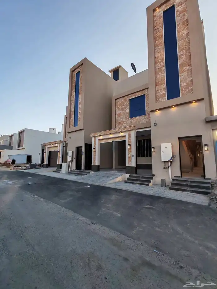 للبيع روف علوي مع ملحق مقابل نادي ضمك تشطيب vip 1