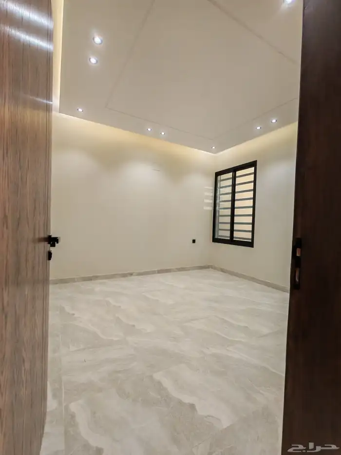 للبيع بحي البديع شقه دور ارضي6 غرف مدخل مستقل من 500 الف vip 15