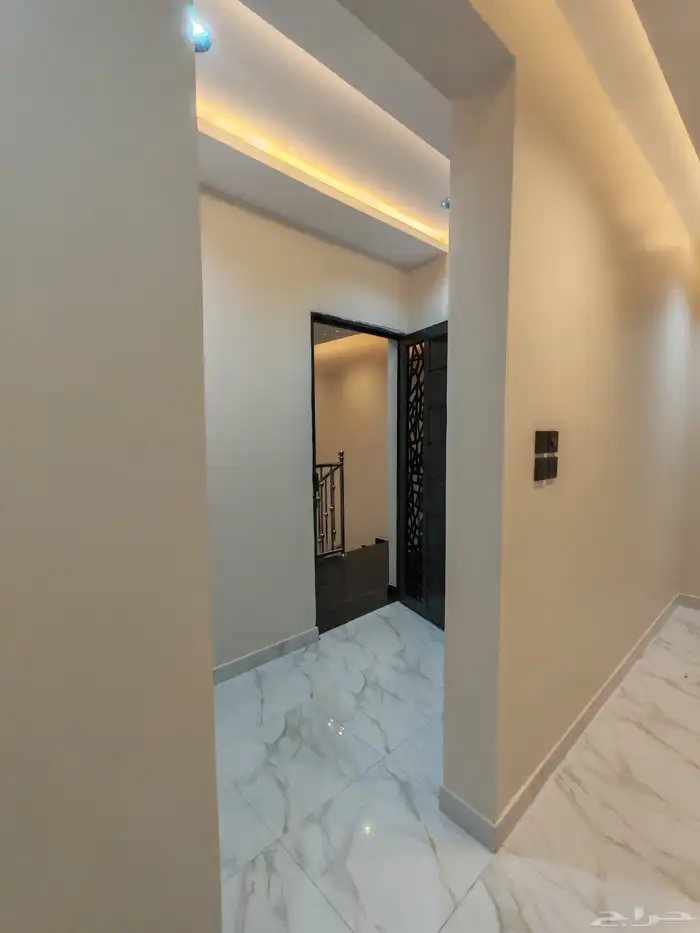 للبيع روف علوي بملحق وبايكه سياره مخطط 6 شمال الخميس 28