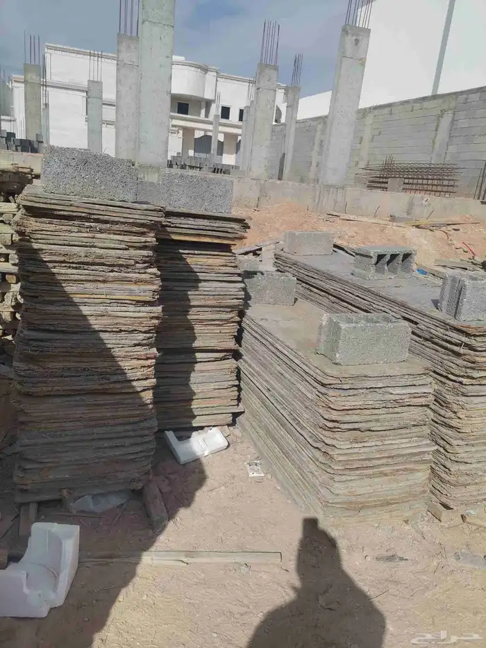 خشب مقاولات للبيع مصطح 350 متر 4