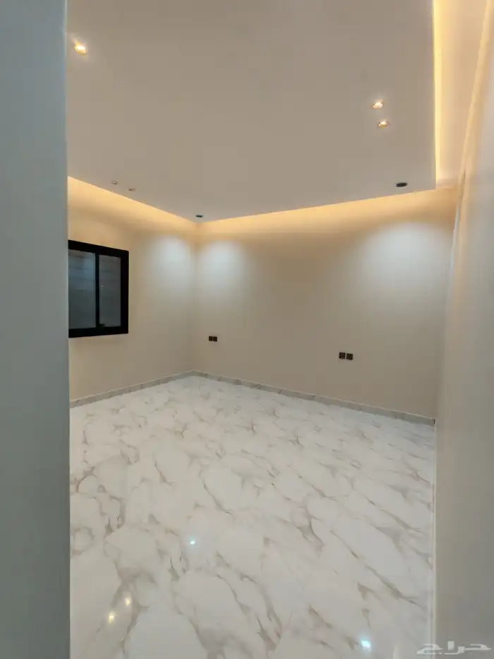 للبيع روف علوي بملحق وبايكه سياره مخطط 6 شمال الخميس 22