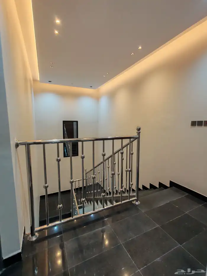 للبيع روف علوي بملحق وبايكه سياره مخطط 6 شمال الخميس 32