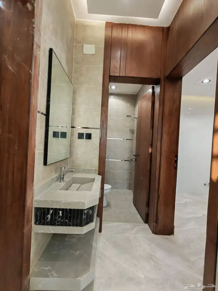 للبيع بحي البديع شقه دور ارضي6 غرف مدخل مستقل من 500 الف vip 5