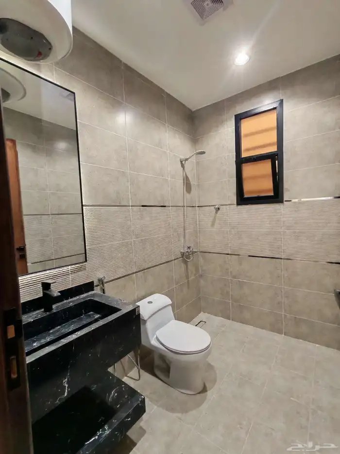 للبيع بحي البديع شقه دور ارضي6 غرف مدخل مستقل من 500 الف vip 17