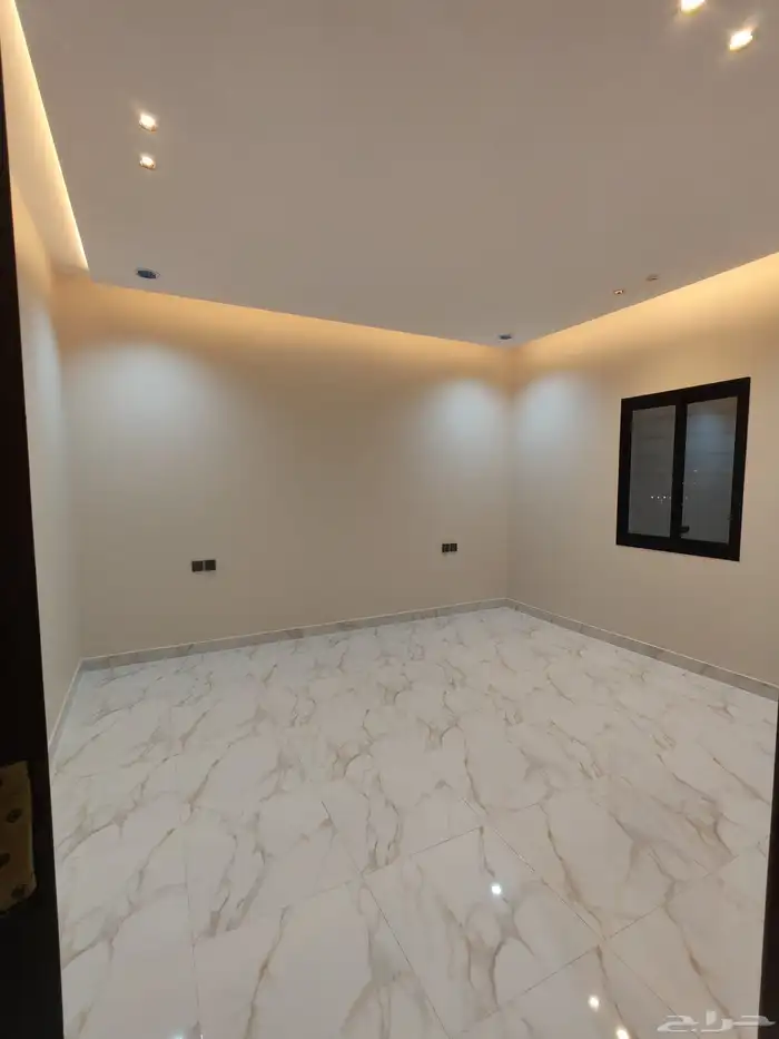 للبيع روف علوي بملحق وبايكه سياره مخطط 6 شمال الخميس 27