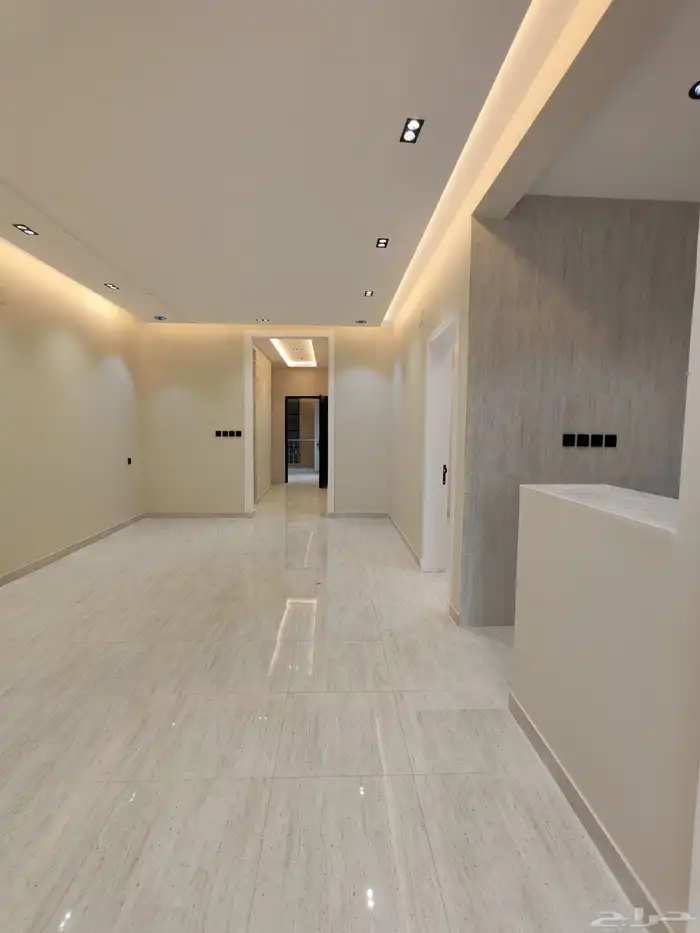 للبيع روف علوي مع ملحق مقابل نادي ضمك تشطيب vip 25