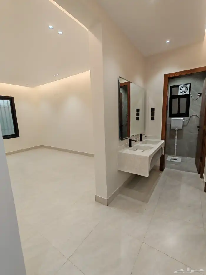 للبيع بأحد رفيده شقه دور ارضي مع حوش واسع من 550 الف 6