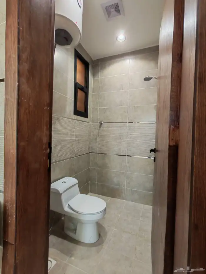 للبيع بحي البديع شقه دور ارضي6 غرف مدخل مستقل من 500 الف vip 9