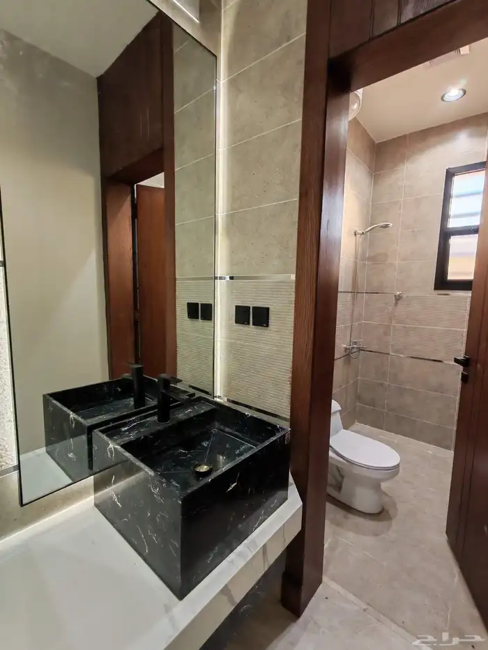 للبيع بحي البديع شقه دور ارضي6 غرف مدخل مستقل من 500 الف vip 7