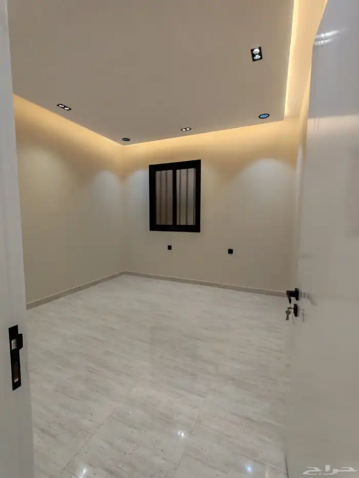 للبيع روف علوي مع ملحق مقابل نادي ضمك تشطيب vip 31