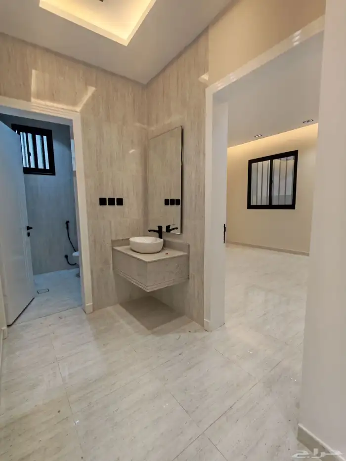 للبيع روف علوي مع ملحق مقابل نادي ضمك تشطيب vip 26