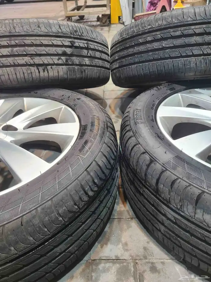جنوط هونداي اكسنت كروم أصلية وكالة مع الكفرات للبيع مقاس 16 7