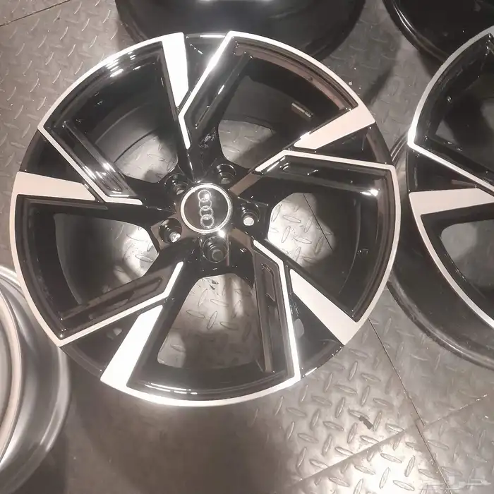 طقم جنوط اودي مقاس 18 0