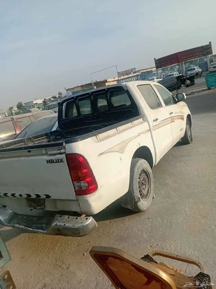 هايلكس 2007تشليح قطع غيار فقط 4