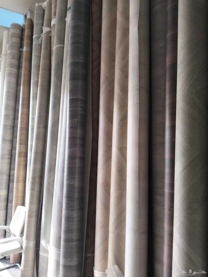 يوجد لدينا موكيت تركى وامارتى ووطني وجميع انواع الفنيل بلجيك 10