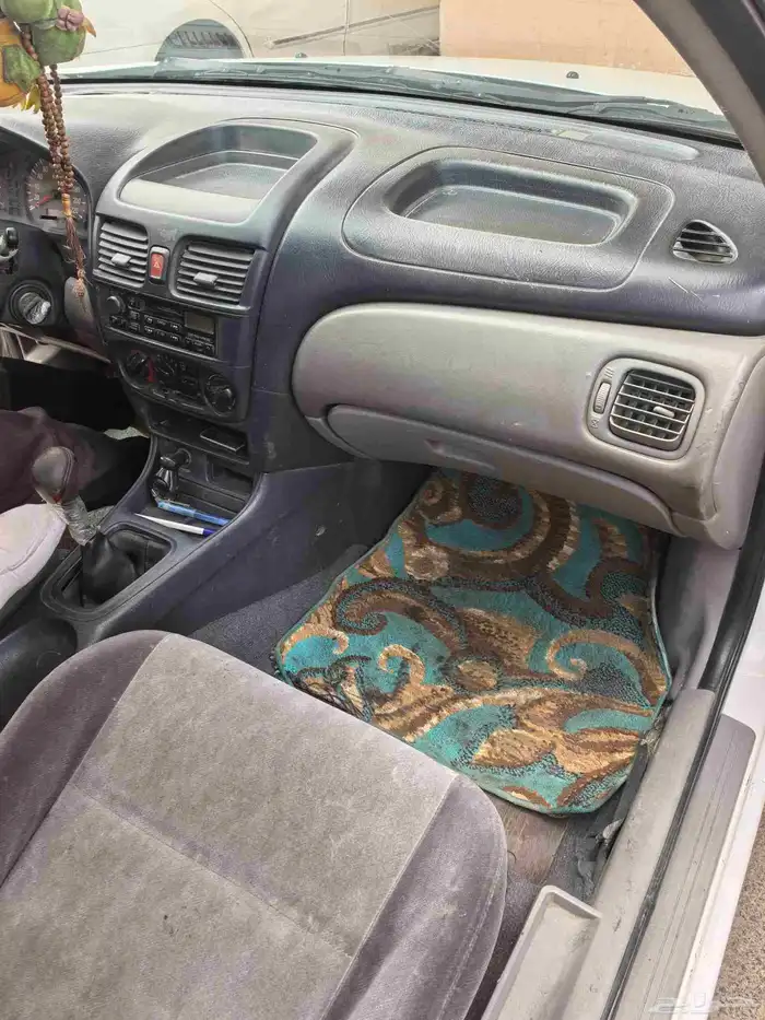 للبيع سيارة نيسان صني موديل 2001 8