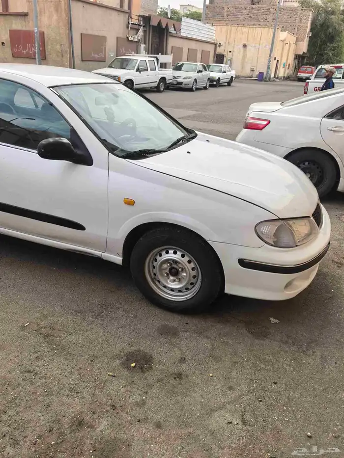 للبيع سيارة نيسان صني موديل 2001 7
