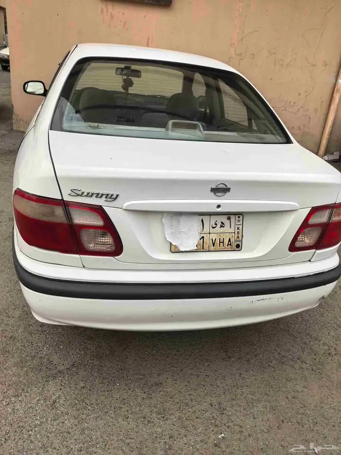 للبيع سيارة نيسان صني موديل 2001 0