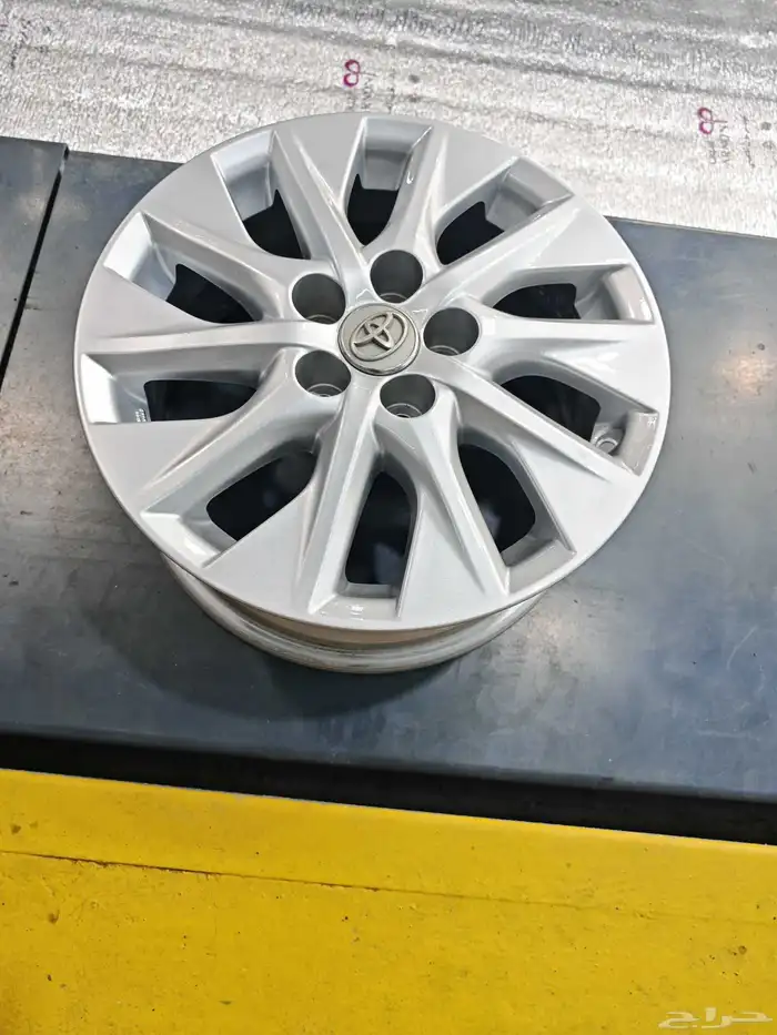 جنوط كورولا اصلي وكاله نضيفه على الشرط مقاس 15 0