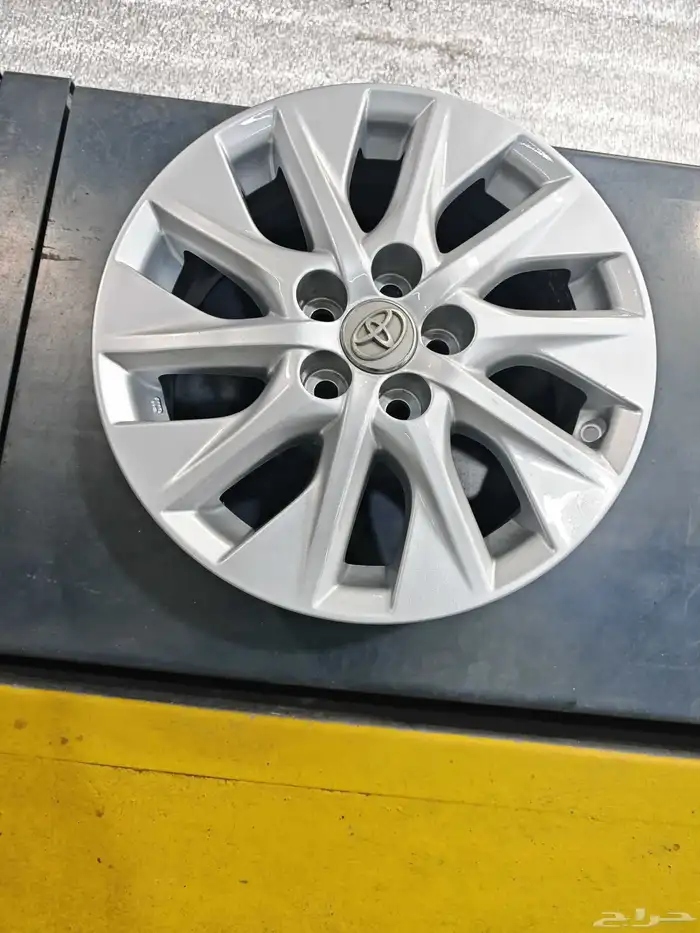 جنوط كورولا اصلي وكاله نضيفه على الشرط مقاس 15 1