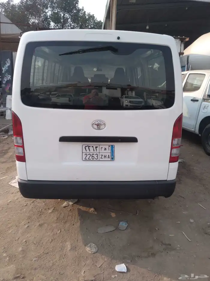 باص تويوتا هيس 2013 1