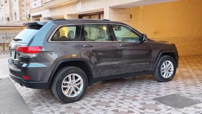 جراند شيروكي 2017 نظيف جدا 18