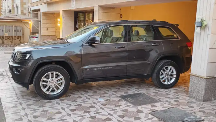 جراند شيروكي 2017 نظيف جدا 12