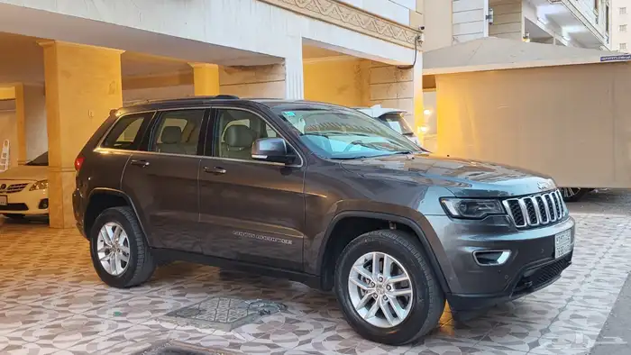 جراند شيروكي 2017 نظيف جدا 3